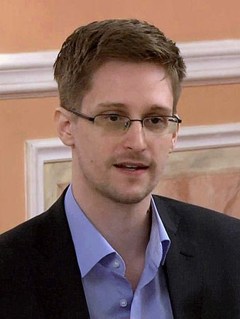 エドワード・ジョセフ・スノーデン（英語: Edward Joseph Snowden、1983年6月21日 - ）は、アメリカ国家安全保障局 (NSA) および中央情報局 (CIA) の元局員である。